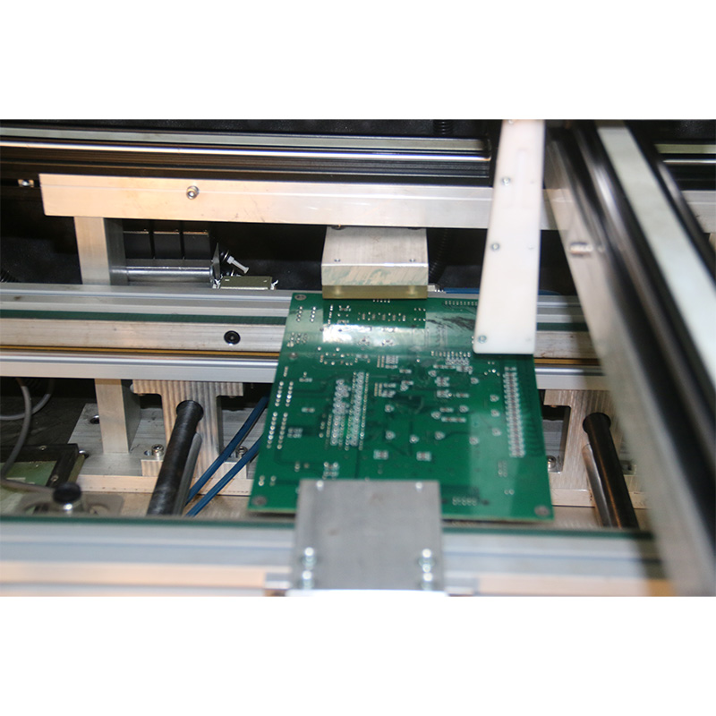 传送带干冰清洗汽车PCBA松香、污垢。 