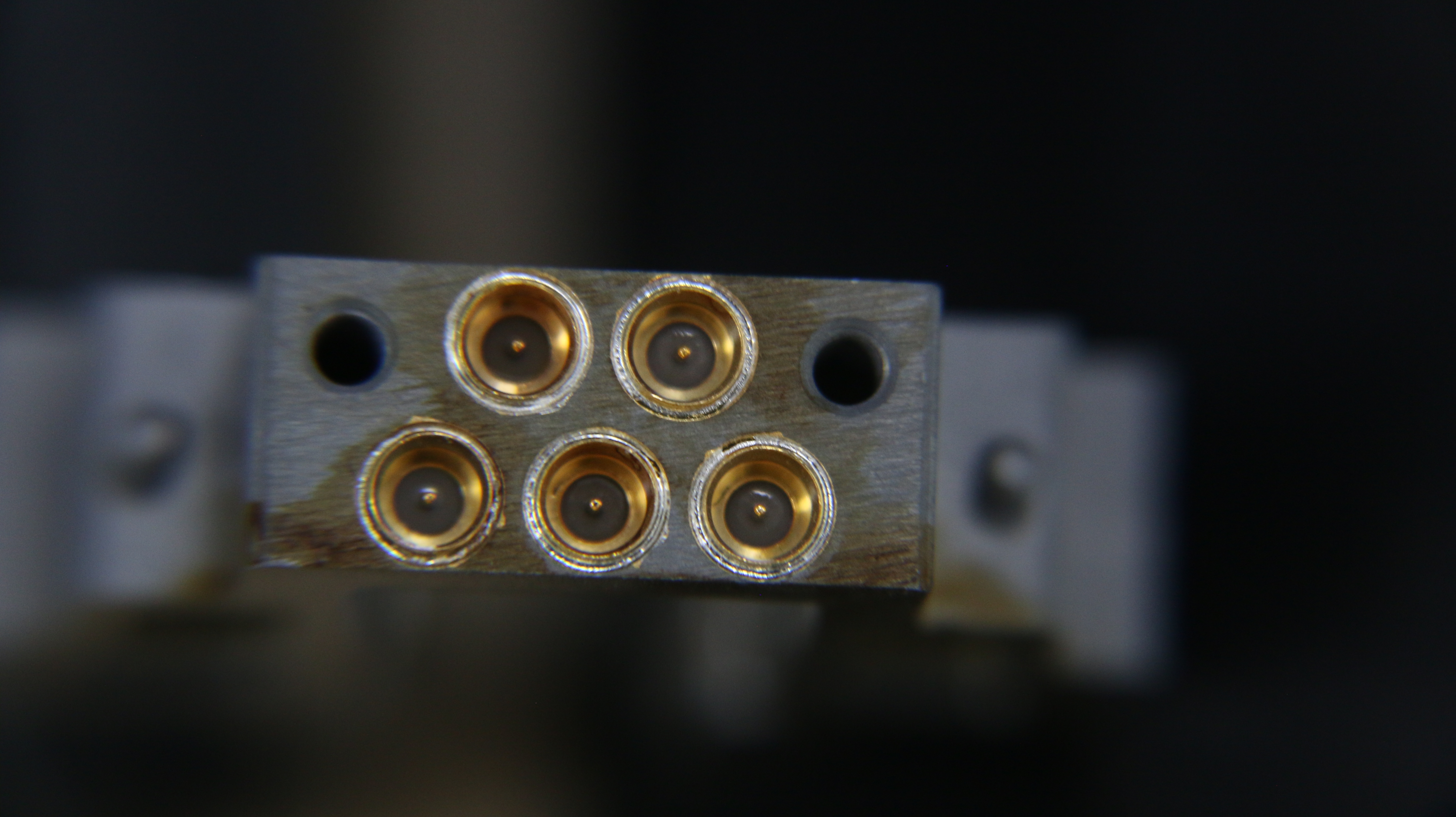 干冰洗残留焊膏融化成的附着物 