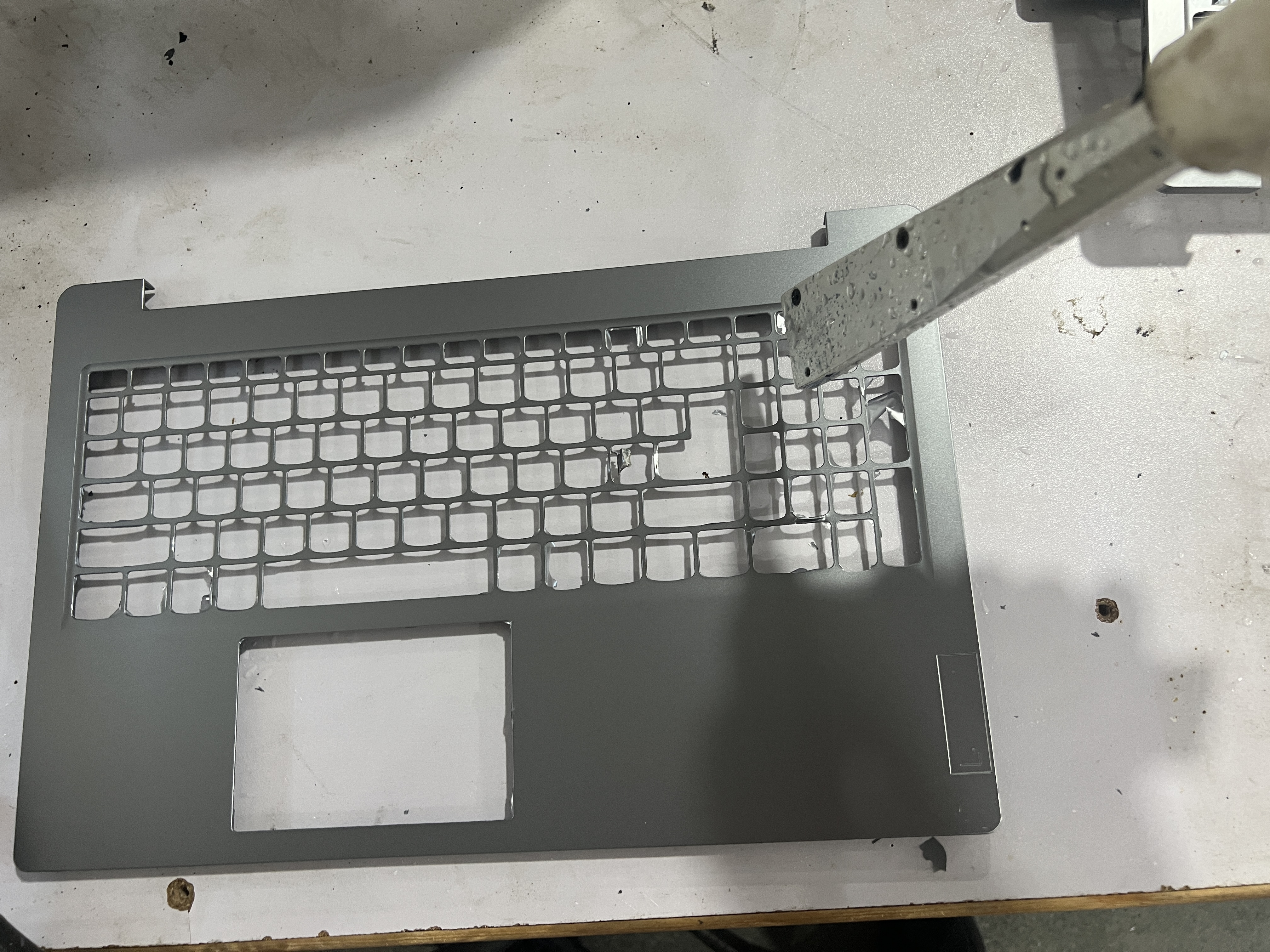 干冰去除产品上的薄膜屑 